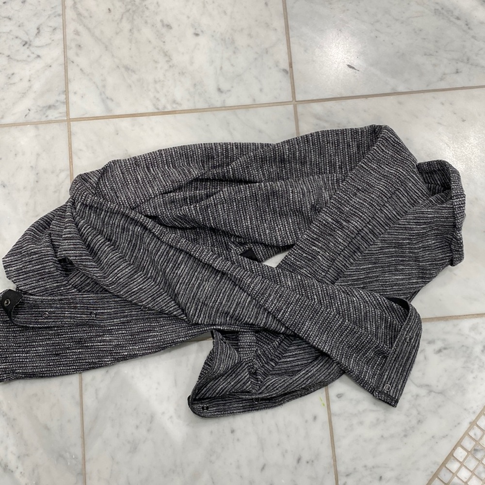 Lululemon snap scarf